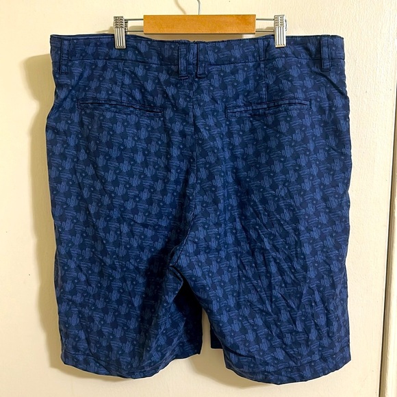 EUC Tommy Bahama Golf Athletic Chino Geometric Shorts size 38 - Picture 2 of 4